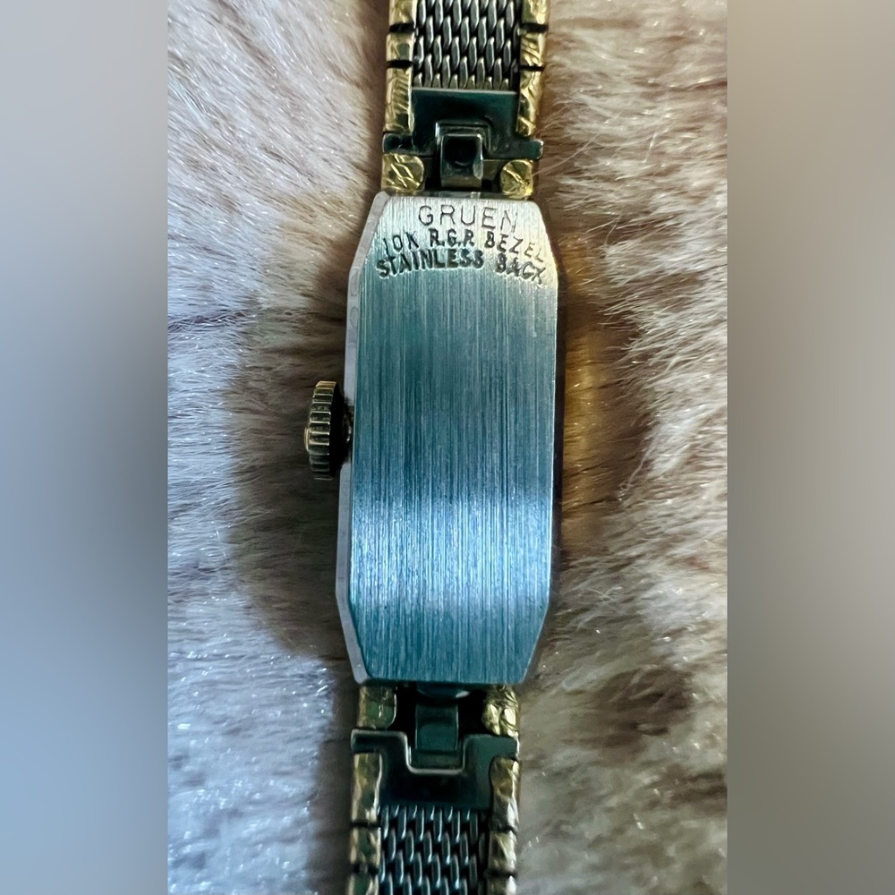 Vintage  10k Gold Women's Gruen 17 Jewels Watch - Picture 2 of 11